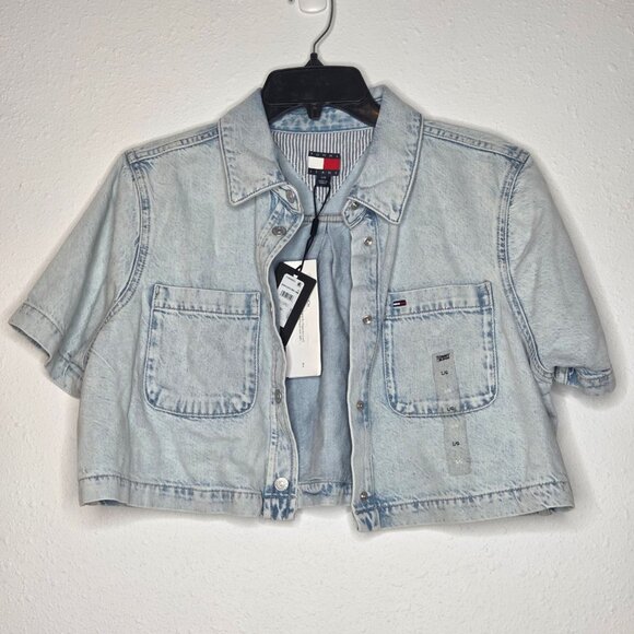 Tommy Hilfiger Tops - NWT Tommy Jeans Women's Cropped Short-Sleeve Denim Shirt - DENIM ULTRA LIGHT